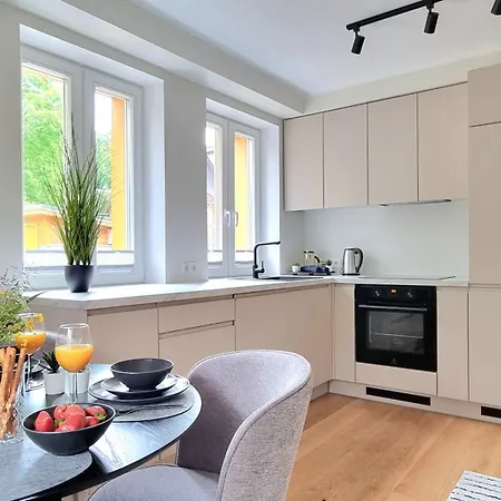 Cozy Apple Garden Homey