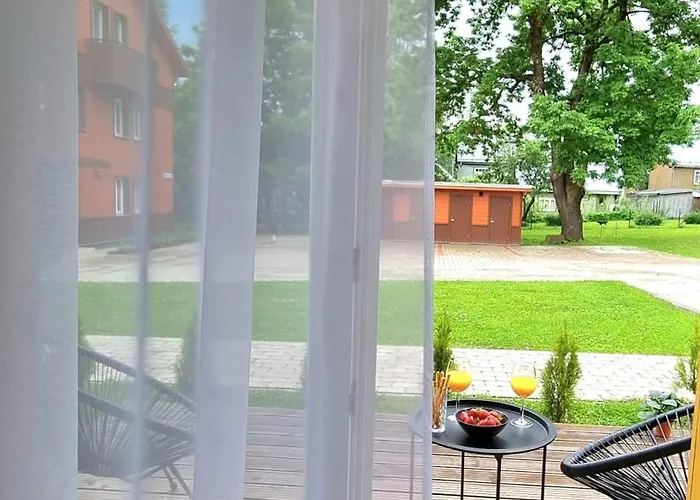 Cozy Apple Garden Homey *